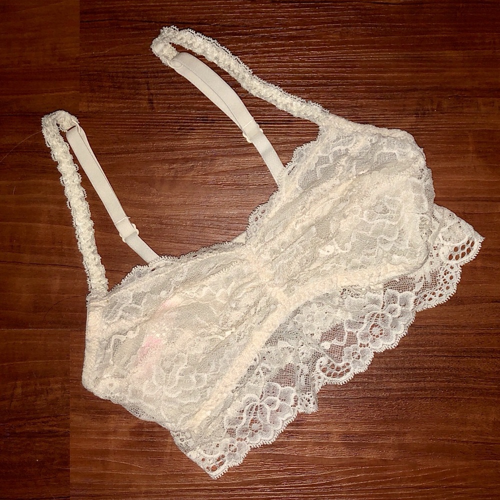 ✖️ SOLD ✖️ NWOT - VS Pink Lace Bralette